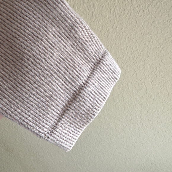 ALO Yoga Seamless Ribbed Long Sleeve Crop Top - Picture 7 of 8